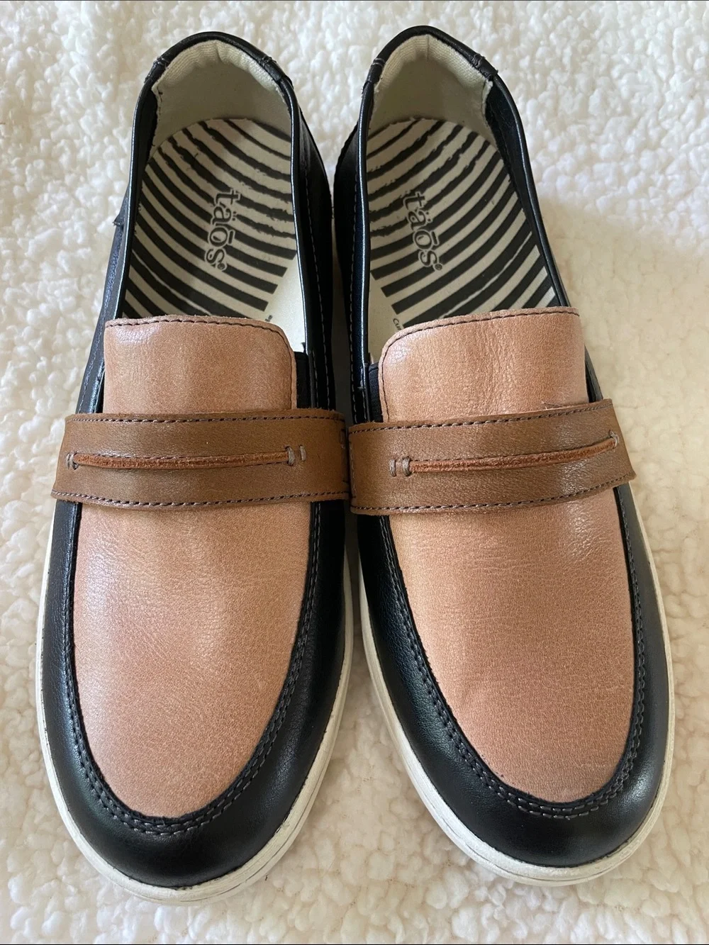 Taos Women's Upward Steel/ Taupe Multi Loafer Like New Size 7.5 - Picture 6 of 10